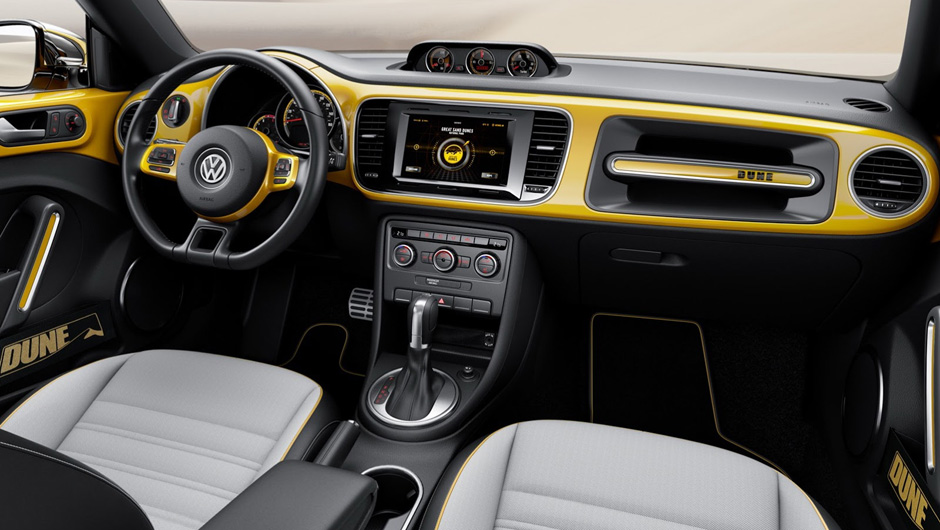 O interior deve ter predomin&acirc;ncia da cor amarela nos apliques do painel e detalhes voltados para o uso off-road, como acabamento com materiais resistentes a &aacute;gua e at&eacute; a instala&ccedil;&atilde;o de uma al&ccedil;a | <a href="https://beta-develop.quatrorodas.abril.com.br/noticias/saloes/det" rel="migration"></a>