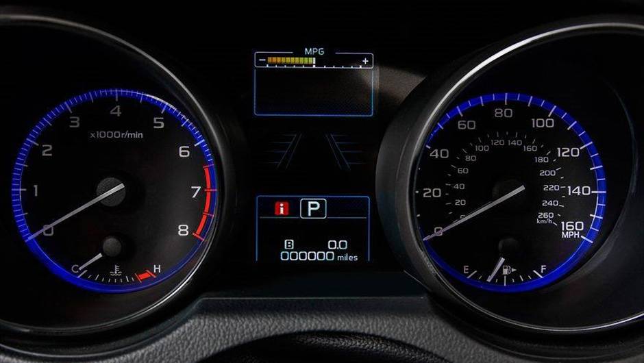 Por dentro, h&aacute; um novo console central, bem como um atualizado quadro de instrumentos e um novo volante | <a href="https://beta-develop.quatrorodas.abril.com.br/noticias/fabricantes/surgem-primeiras-imagens-oficiais-novo-subaru-legacy-772272.shtml" rel="migration">Leia mais</a>