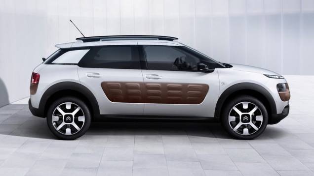 De acordo com a marca, trata-se de uma "alternativa real para os hatchbacks tradicionais" | <a href="https://beta-develop.quatrorodas.abril.com.br/noticias/saloes/genebra-2014/citroen-apresenta-c4-cactus-772491.shtml" rel="migration">Leia mais</a> De acordo com a marca, trata-se de uma "alternativa real para os hatchbacks tradicionais" | <a href="https://beta-develop.quatrorodas.abril.com.br/noticias/saloes/genebra-2014/citroen-apresenta-c4-cactus-772491.shtml" rel="migration">Leia mais</a>