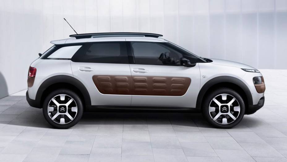 De acordo com a marca, trata-se de uma "alternativa real para os hatchbacks tradicionais" | <a href="https://beta-develop.quatrorodas.abril.com.br/noticias/saloes/genebra-2014/citroen-apresenta-c4-cactus-772491.shtml" rel="migration">Leia mais</a> De acordo com a marca, trata-se de uma "alternativa real para os hatchbacks tradicionais" | <a href="https://beta-develop.quatrorodas.abril.com.br/noticias/saloes/genebra-2014/citroen-apresenta-c4-cactus-772491.shtml" rel="migration">Leia mais</a>