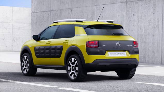 O crossover permaneceu bastante fiel ao Cactus concept, mostrado em 2013, com direito às Air Bumps | <a href="https://beta-develop.quatrorodas.abril.com.br/noticias/saloes/genebra-2014/citroen-apresenta-c4-cactus-772491.shtml" rel="migration">Leia mais</a> O crossover permaneceu bastante fiel ao Cactus concept, mostrado em 2013, com direito às Air Bumps | <a href="https://beta-develop.quatrorodas.abril.com.br/noticias/saloes/genebra-2014/citroen-apresenta-c4-cactus-772491.shtml" rel="migration">Leia mais</a>