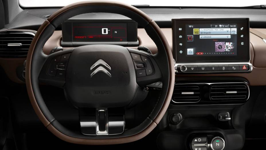 Faz-se notar tamb&eacute;m um sistema multim&iacute;dia com tela sens&iacute;vel ao toque de sete polegadas | <a href="https://beta-develop.quatrorodas.abril.com.br/noticias/saloes/genebra-2014/citroen-apresenta-c4-cactus-772491.shtml" rel="migration">Leia mais</a>