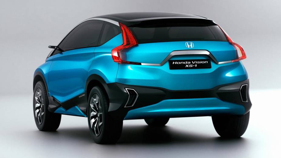 Nesse sentido, apesar de ter dimensões compactas, o Vision XS-1 concept conta com três filas de bancos | <a href="https://beta-develop.quatrorodas.abril.com.br/noticias/fabricantes/honda-exibe-vision-xs-1-concept-772441.shtml" rel="migration">Leia mais</a>