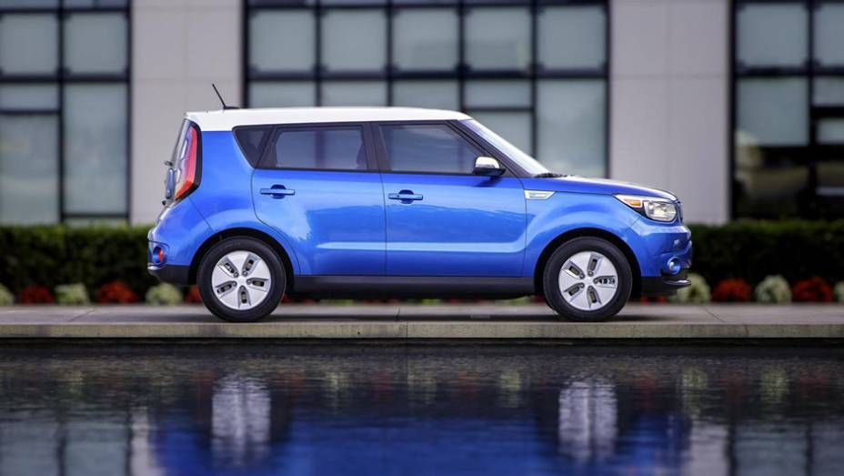 O modelo começará a ser vendido no mercado norte-americano no terceiro trimestre de 2014 | <a href="https://beta-develop.quatrorodas.abril.com.br/noticias/fabricantes/kia-apresenta-soul-ev-772571.shtml" rel="migration">Leia mais</a>