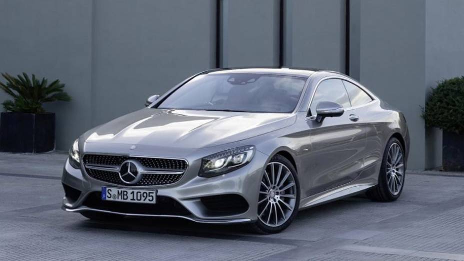 A Mercedes-Benz revelou nesta terça-feira (11) o Classe S Coupe | <a href="https://beta-develop.quatrorodas.abril.com.br/noticias/saloes/genebra-2014/mercedes-benz-apresenta-classe-s-coupe-772971.shtml" rel="migration">Leia mais</a>