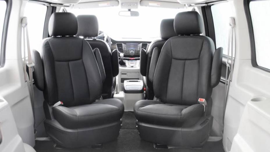 O grande destaque &eacute; o amplo espa&ccedil;o interno para at&eacute; sete ocupantes | <a href="https://beta-develop.quatrorodas.abril.com.br/noticias/fabricantes/jac-traz-t8-r-114-990-773037.shtml" rel="migration">Leia mais</a>