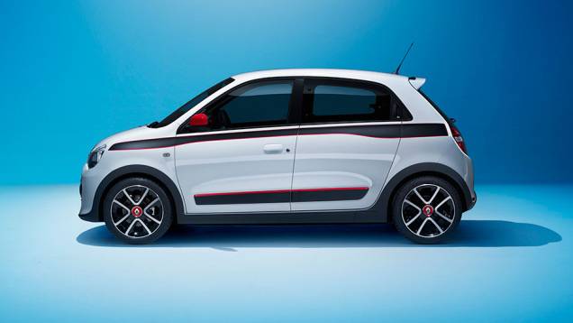 Segundo a fabricante, o modelo foi inspirado no Twingo original e também no Renault 5 Turbo | <a href="https://beta-develop.quatrorodas.abril.com.br/noticias/saloes/genebra-2014/renault-confirma-motorizacao-twingo-775341.shtml" rel="migration">Leia mais</a> Segundo a fabricante, o modelo foi inspirado no Twingo original e também no Renault 5 Turbo | <a href="https://beta-develop.quatrorodas.abril.com.br/noticias/saloes/genebra-2014/renault-confirma-motorizacao-twingo-775341.shtml" rel="migration">Leia mais</a>
