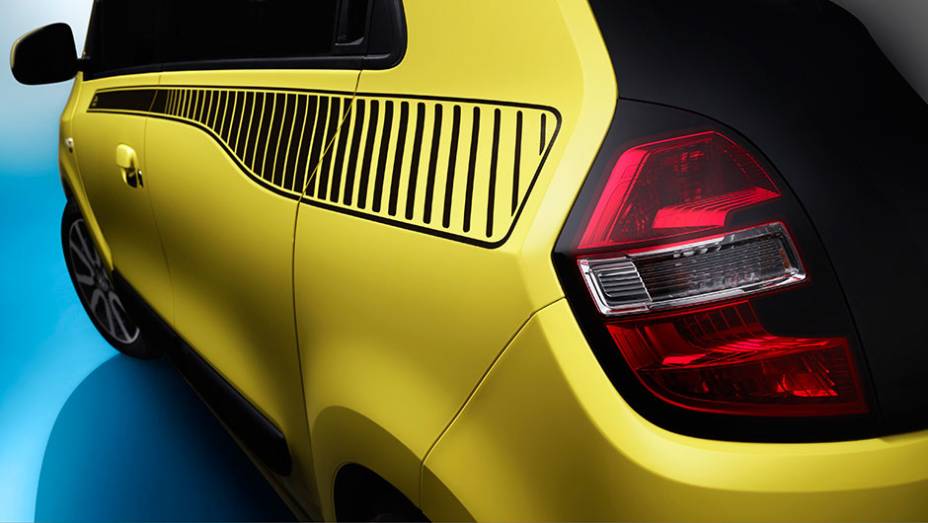 Detalhe da lanterna traseira do novo Renault Twingo | <a href="https://beta-develop.quatrorodas.abril.com.br/noticias/saloes/genebra-2014/renault-confirma-motorizacao-twingo-775341.shtml" rel="migration">Leia mais</a>