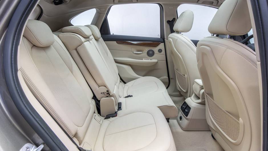 Futuramente, haverá outros motores disponíveis, além de variantes com tração integral | <a href="https://beta-develop.quatrorodas.abril.com.br/noticias/saloes/genebra-2014/bmw-mostra-serie-2-active-tourer-completo-773485.shtml" rel="migration">Leia mais</a> Futuramente, haverá outros motores disponíveis, além de variantes com tração integral | <a href="https://beta-develop.quatrorodas.abril.com.br/noticias/saloes/genebra-2014/bmw-mostra-serie-2-active-tourer-completo-773485.shtml" rel="migration">Leia mais</a>
