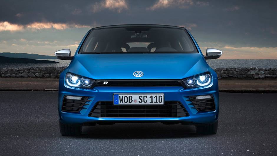 ...grade frontal, faróis de bi-xenônio e lanternas de LED | <a href="https://beta-develop.quatrorodas.abril.com.br/noticias/saloes/genebra-2014/volkswagen-mostra-facelift-scirocco-773695.shtml" rel="migration">Leia mais</a> ...grade frontal, faróis de bi-xenônio e lanternas de LED | <a href="https://beta-develop.quatrorodas.abril.com.br/noticias/saloes/genebra-2014/volkswagen-mostra-facelift-scirocco-773695.shtml" rel="migration">Leia mais</a>