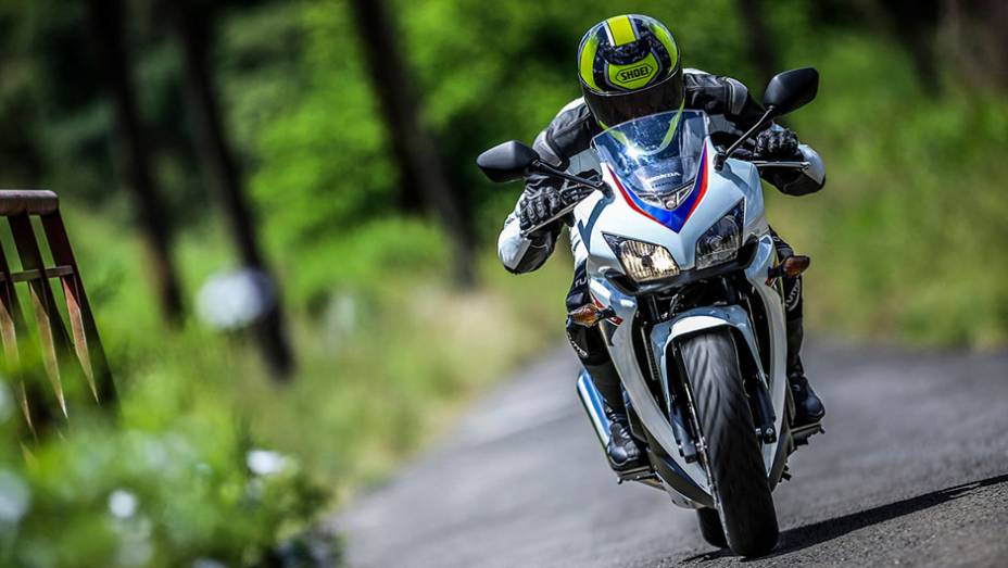 Pre&ccedil;os s&atilde;o de R$ 23 mil para a standard e R$ 24,5 mil com freios ABS | <a href="https://beta-develop.quatrorodas.abril.com.br/moto/noticias/honda-inicia-vendas-cbr-500r-brasil-773679.shtml" rel="migration">Leia mais</a>