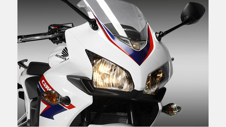 Detalhe dos faróis | <a href="https://beta-develop.quatrorodas.abril.com.br/moto/noticias/honda-inicia-vendas-cbr-500r-brasil-773679.shtml" rel="migration">Leia mais</a> Detalhe dos faróis | <a href="https://beta-develop.quatrorodas.abril.com.br/moto/noticias/honda-inicia-vendas-cbr-500r-brasil-773679.shtml" rel="migration">Leia mais</a>