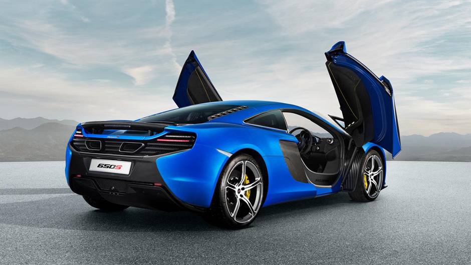 Ele mantém o coeficiente de arrasto do MP4-12C, mas, graças às modificações na carroceria, apresenta downforce 24% maior em velocidade de 150 milhas por hora (241 km/h) | <a href="https://beta-develop.quatrorodas.abril.com.br/noticias/saloes/genebra-2014/mclaren-oficia" rel="migration"></a> Ele mantém o coeficiente de arrasto do MP4-12C, mas, graças às modificações na carroceria, apresenta downforce 24% maior em velocidade de 150 milhas por hora (241 km/h) | <a href="https://beta-develop.quatrorodas.abril.com.br/noticias/saloes/genebra-2014/mclaren-oficia" rel="migration"></a>