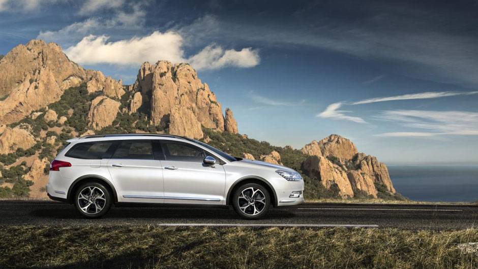 A perua já está disponível para pré-compra e tem preço inicial definido em 31.950 euros | <a href="https://beta-develop.quatrorodas.abril.com.br/noticias/saloes/genebra-2014/citroen-apresenta-c5-crosstourer-773771.shtml" rel="migration">Leia mais</a> A perua já está disponível para pré-compra e tem preço inicial definido em 31.950 euros | <a href="https://beta-develop.quatrorodas.abril.com.br/noticias/saloes/genebra-2014/citroen-apresenta-c5-crosstourer-773771.shtml" rel="migration">Leia mais</a>