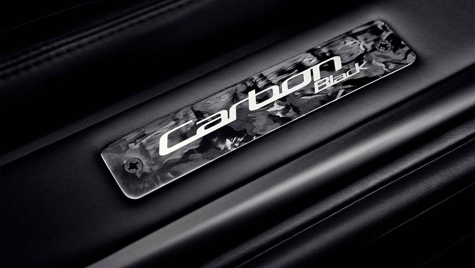 Tem detalhes adicionais de fibra de carbono para complementar e contrastar com a pintura exterior | <a href="https://beta-develop.quatrorodas.abril.com.br/noticias/saloes/genebra-2014/aston-martin-levara-edicoes-especiais-vantage-db9-genebra-774029.shtml" rel="migration">Leia mais</a> Tem detalhes adicionais de fibra de carbono para complementar e contrastar com a pintura exterior | <a href="https://beta-develop.quatrorodas.abril.com.br/noticias/saloes/genebra-2014/aston-martin-levara-edicoes-especiais-vantage-db9-genebra-774029.shtml" rel="migration">Leia mais</a>