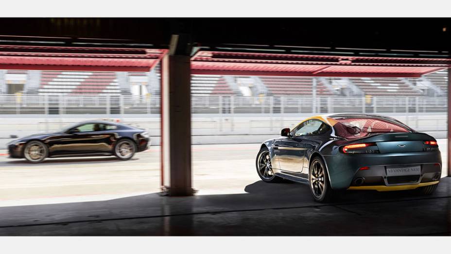 O Vantage tem op&ccedil;&atilde;o de transmiss&atilde;o manual de seis marchas ou sequencial de sete velocidades | <a href="https://beta-develop.quatrorodas.abril.com.br/noticias/saloes/genebra-2014/aston-martin-levara-edicoes-especiais-vantage-db9-genebra-774029.shtml" rel="migration">Leia mais</a>