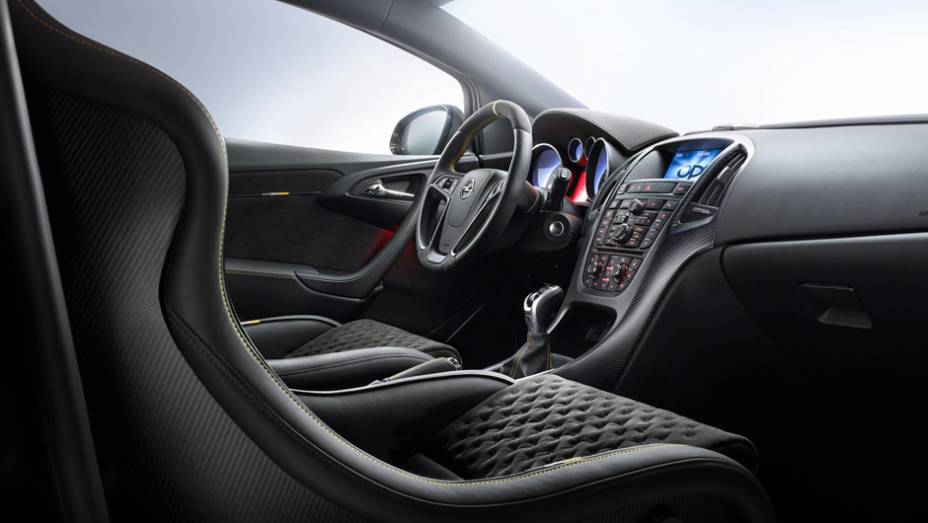 Assim, são 100 kg a menos na comparação com o Astra OPC convencional | <a href="https://beta-develop.quatrorodas.abril.com.br/noticias/saloes/genebra-2014/opel-mostra-astra-opc-extreme-detalhes-774644.shtml" rel="migration">Leia mais</a> Assim, são 100 kg a menos na comparação com o Astra OPC convencional | <a href="https://beta-develop.quatrorodas.abril.com.br/noticias/saloes/genebra-2014/opel-mostra-astra-opc-extreme-detalhes-774644.shtml" rel="migration">Leia mais</a>