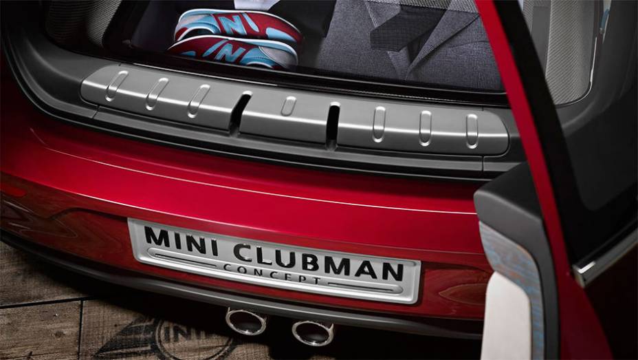 O novo MINI Clubman provavelmente chegará aos showrooms antes do final do ano | <a href="https://beta-develop.quatrorodas.abril.com.br/noticias/saloes/genebra-2014/mini-revela-clubman-concept-774612.shtml" rel="migration">Leia mais</a>