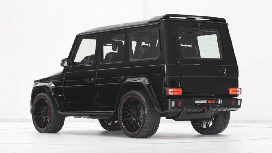 Modelo é baseado no Mercedes-Benz G65 AMG | <a href="https://beta-develop.quatrorodas.abril.com.br/noticias/saloes/genebra-2014/brabus-lanca-modelo-produtos-apple-774876.shtml" rel="migration">Leia mais</a>