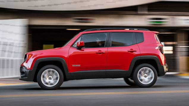 O Renegade, cujo design foi concebido nos Estados Unidos, será produzido na Itália, já como fruto da aquisição da Chrysler por parte da Fiat | <a href="https://beta-develop.quatrorodas.abril.com.br/noticias/saloes/genebra-2014/imagens-jeep-renegade-sao-reveladas-775127" rel="migration"></a> O Renegade, cujo design foi concebido nos Estados Unidos, será produzido na Itália, já como fruto da aquisição da Chrysler por parte da Fiat | <a href="https://beta-develop.quatrorodas.abril.com.br/noticias/saloes/genebra-2014/imagens-jeep-renegade-sao-reveladas-775127" rel="migration"></a>