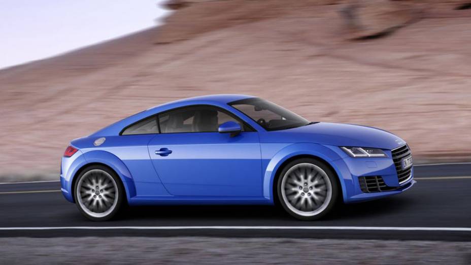 Conforme se previa, o renovado modelo guarda um design evolucion&aacute;rio em compara&ccedil;&atilde;o com a gera&ccedil;&atilde;o anterior | <a href="https://beta-develop.quatrorodas.abril.com.br/noticias/saloes/genebra-2014/audi-apresenta-novo-tt-775222.shtml" rel="migration">Leia mais</a>