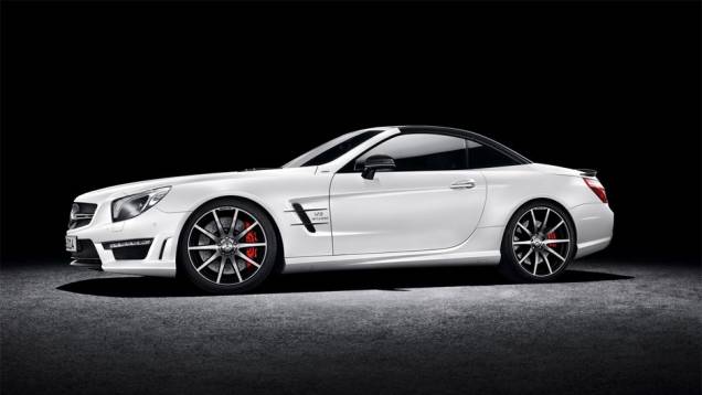 Ele também vem com o mesmo tipo de rodas AMG | <a href="https://beta-develop.quatrorodas.abril.com.br/noticias/saloes/genebra-2014/mercedes-benz-leva-edicoes-especiais-sl-slk-genebra-775349.shtml" rel="migration">Leia mais</a> Ele também vem com o mesmo tipo de rodas AMG | <a href="https://beta-develop.quatrorodas.abril.com.br/noticias/saloes/genebra-2014/mercedes-benz-leva-edicoes-especiais-sl-slk-genebra-775349.shtml" rel="migration">Leia mais</a>