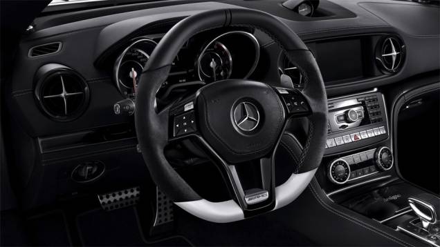 Detalhe do interior | <a href="https://beta-develop.quatrorodas.abril.com.br/noticias/saloes/genebra-2014/mercedes-benz-leva-edicoes-especiais-sl-slk-genebra-775349.shtml" rel="migration">Leia mais</a> Detalhe do interior | <a href="https://beta-develop.quatrorodas.abril.com.br/noticias/saloes/genebra-2014/mercedes-benz-leva-edicoes-especiais-sl-slk-genebra-775349.shtml" rel="migration">Leia mais</a>
