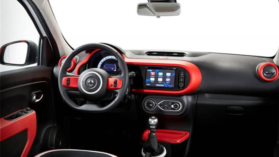 Renault revelou o interior do novo Twingo nesta ter&ccedil;a-feira (4) | <a href="https://beta-develop.quatrorodas.abril.com.br/noticias/saloes/genebra-2014/renault-confirma-motorizacao-twingo-775341.shtml" rel="migration">Leia mais</a>