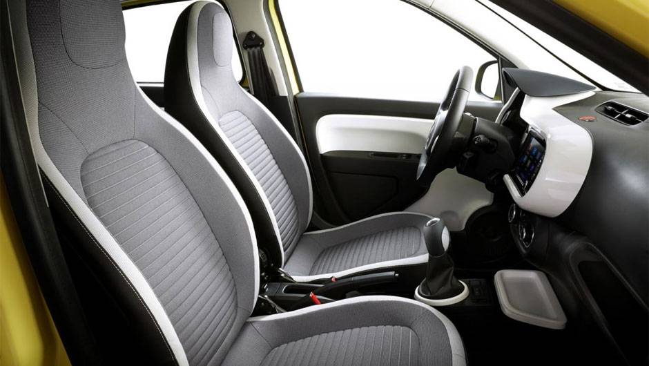 Detalhe dos bancos | <a href="https://beta-develop.quatrorodas.abril.com.br/noticias/saloes/genebra-2014/renault-confirma-motorizacao-twingo-775341.shtml" rel="migration">Leia mais</a> Detalhe dos bancos | <a href="https://beta-develop.quatrorodas.abril.com.br/noticias/saloes/genebra-2014/renault-confirma-motorizacao-twingo-775341.shtml" rel="migration">Leia mais</a>