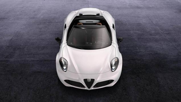 O motor do modelo é o mesmo do coupé: 1.75 turbo de quatro cilindros, oferecendo 240 cavalos de potência e 35,7 kgfm de torque | <a href="https://beta-develop.quatrorodas.abril.com.br/noticias/saloes/genebra-2014/alfa-romeo-apresenta-4c-spider-concept-775233.shtml" rel="migration">Lei</a> O motor do modelo é o mesmo do coupé: 1.75 turbo de quatro cilindros, oferecendo 240 cavalos de potência e 35,7 kgfm de torque | <a href="https://beta-develop.quatrorodas.abril.com.br/noticias/saloes/genebra-2014/alfa-romeo-apresenta-4c-spider-concept-775233.shtml" rel="migration">Lei</a>