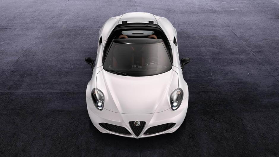 O motor do modelo &eacute; o mesmo do coup&eacute;: 1.75 turbo de quatro cilindros, oferecendo 240 cavalos de pot&ecirc;ncia e 35,7 kgfm de torque | <a href="https://beta-develop.quatrorodas.abril.com.br/noticias/saloes/genebra-2014/alfa-romeo-apresenta-4c-spider-concept-775233.shtml" rel="migration">Lei</a>