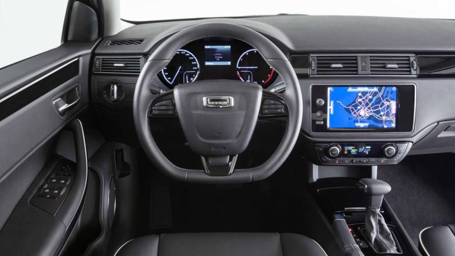 O 3 Hatch ter&aacute; quatro vers&otilde;es de acabamento. Desde a mais b&aacute;sica (Essence), estar&atilde;o dispon&iacute;veis itens como ar-condicionado e sistema multim&iacute;dia com tela de 8 polegadas | <a href="https://beta-develop.quatrorodas.abril.com.br/noticias/saloes/genebra-2014/qoros-3-hatch-e" rel="migration"></a>
