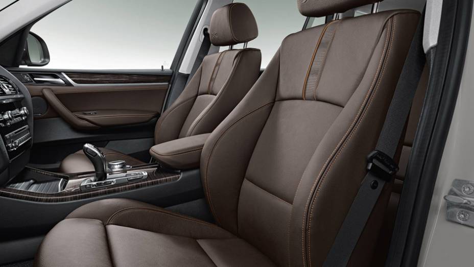 A de topo de linha é a xDrive 35d, equipada com motor 3.0 turbo, entregando 313 cv e 64,2 kgfm | <a href="https://beta-develop.quatrorodas.abril.com.br/noticias/saloes/genebra-2014/bmw-mostra-novo-x3-genebra-775550.shtml" rel="migration">Leia mais</a> A de topo de linha é a xDrive 35d, equipada com motor 3.0 turbo, entregando 313 cv e 64,2 kgfm | <a href="https://beta-develop.quatrorodas.abril.com.br/noticias/saloes/genebra-2014/bmw-mostra-novo-x3-genebra-775550.shtml" rel="migration">Leia mais</a>