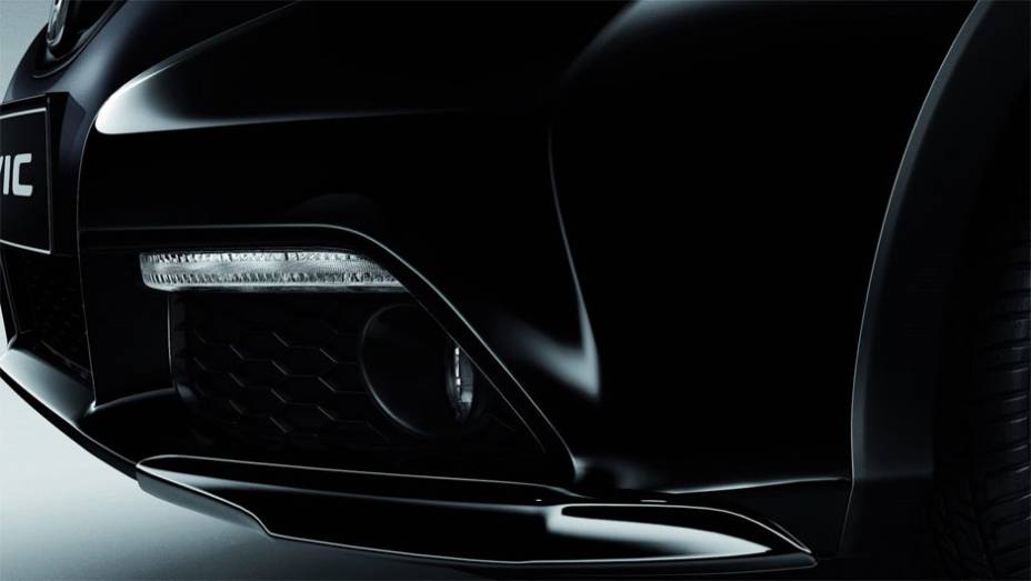 Detalhe do para-choque dianteiro | <a href="https://beta-develop.quatrorodas.abril.com.br/noticias/saloes/genebra-2014/honda-mostra-new-civic-black-edition-genebra-775637.shtml" rel="migration">Leia mais</a>