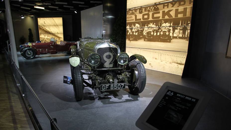 Bentley Speed Six (1929) | <a href="https://beta-develop.quatrorodas.abril.com.br/noticias/saloes/genebra-2014/salao-genebra-exibe-bolidos-le-mans-775992.shtml" rel="migration">Leia mais</a> | <a href="https://beta-develop.quatrorodas.abril.com.br/noticias/saloes/genebra-2014/" rel="migration">Confira tudo sobre o</a> Bentley Speed Six (1929) | <a href="https://beta-develop.quatrorodas.abril.com.br/noticias/saloes/genebra-2014/salao-genebra-exibe-bolidos-le-mans-775992.shtml" rel="migration">Leia mais</a> | <a href="https://beta-develop.quatrorodas.abril.com.br/noticias/saloes/genebra-2014/" rel="migration">Confira tudo sobre o</a>