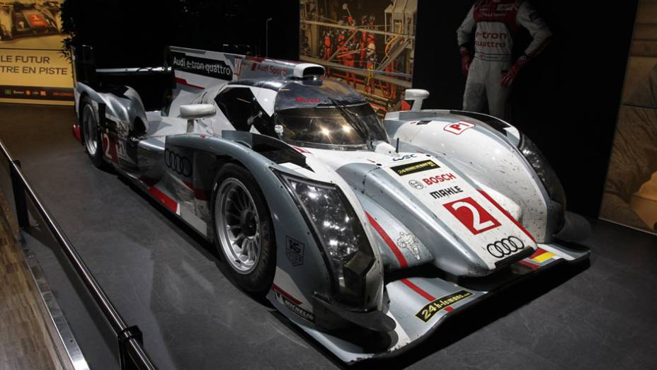 Audi R18 e-tron (2013) | <a href="https://beta-develop.quatrorodas.abril.com.br/noticias/saloes/genebra-2014/salao-genebra-exibe-bolidos-le-mans-775992.shtml" rel="migration">Leia mais</a> | <a href="https://beta-develop.quatrorodas.abril.com.br/noticias/saloes/genebra-2014/" rel="migration">Confira tudo sobre o S</a> Audi R18 e-tron (2013) | <a href="https://beta-develop.quatrorodas.abril.com.br/noticias/saloes/genebra-2014/salao-genebra-exibe-bolidos-le-mans-775992.shtml" rel="migration">Leia mais</a> | <a href="https://beta-develop.quatrorodas.abril.com.br/noticias/saloes/genebra-2014/" rel="migration">Confira tudo sobre o S</a>