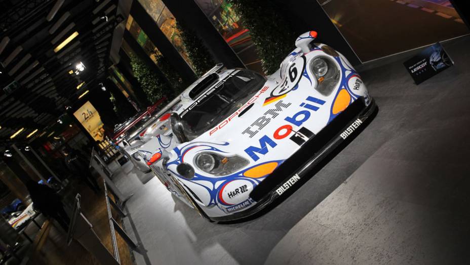 Porsche GTI (1998) | <a href="https://beta-develop.quatrorodas.abril.com.br/noticias/saloes/genebra-2014/salao-genebra-exibe-bolidos-le-mans-775992.shtml" rel="migration">Leia mais</a> | <a href="https://beta-develop.quatrorodas.abril.com.br/noticias/saloes/genebra-2014/" rel="migration">Confira tudo sobre o Salão</a> Porsche GTI (1998) | <a href="https://beta-develop.quatrorodas.abril.com.br/noticias/saloes/genebra-2014/salao-genebra-exibe-bolidos-le-mans-775992.shtml" rel="migration">Leia mais</a> | <a href="https://beta-develop.quatrorodas.abril.com.br/noticias/saloes/genebra-2014/" rel="migration">Confira tudo sobre o Salão</a>