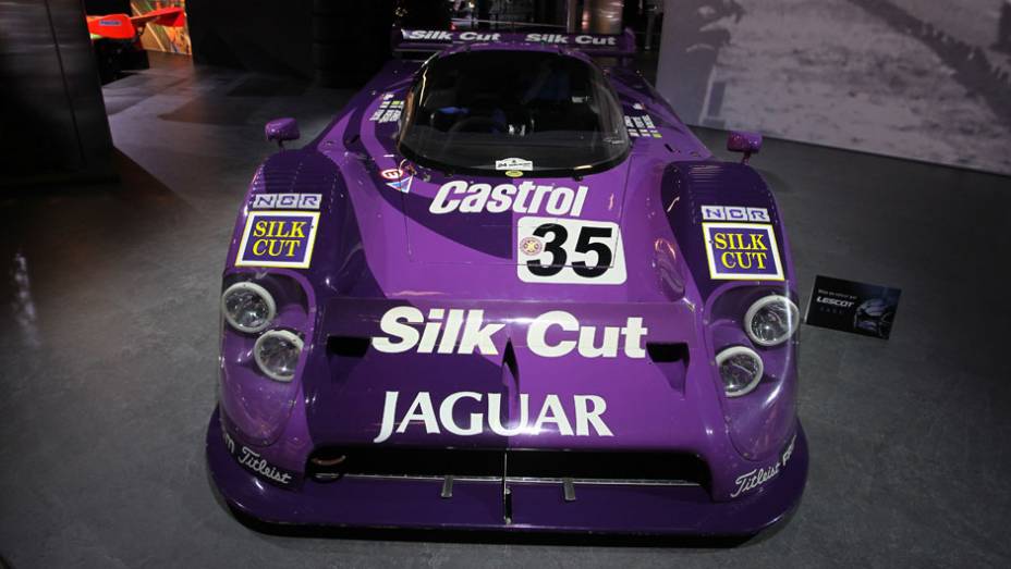 Jaguar XJR-12 (1991) | <a href="https://beta-develop.quatrorodas.abril.com.br/noticias/saloes/genebra-2014/salao-genebra-exibe-bolidos-le-mans-775992.shtml" rel="migration">Leia mais</a> | <a href="https://beta-develop.quatrorodas.abril.com.br/noticias/saloes/genebra-2014/" rel="migration">Confira tudo sobre o Sal</a> Jaguar XJR-12 (1991) | <a href="https://beta-develop.quatrorodas.abril.com.br/noticias/saloes/genebra-2014/salao-genebra-exibe-bolidos-le-mans-775992.shtml" rel="migration">Leia mais</a> | <a href="https://beta-develop.quatrorodas.abril.com.br/noticias/saloes/genebra-2014/" rel="migration">Confira tudo sobre o Sal</a>