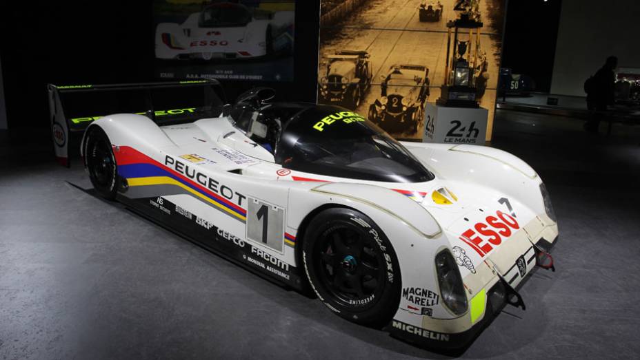 Peugeot 905 (1992) | <a href="https://beta-develop.quatrorodas.abril.com.br/noticias/saloes/genebra-2014/salao-genebra-exibe-bolidos-le-mans-775992.shtml" rel="migration">Leia mais</a> | <a href="https://beta-develop.quatrorodas.abril.com.br/noticias/saloes/genebra-2014/" rel="migration">Confira tudo sobre o Salão</a> Peugeot 905 (1992) | <a href="https://beta-develop.quatrorodas.abril.com.br/noticias/saloes/genebra-2014/salao-genebra-exibe-bolidos-le-mans-775992.shtml" rel="migration">Leia mais</a> | <a href="https://beta-develop.quatrorodas.abril.com.br/noticias/saloes/genebra-2014/" rel="migration">Confira tudo sobre o Salão</a>