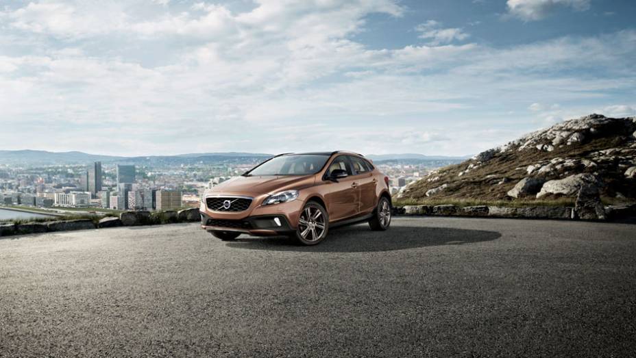 A tração integral é um dos itens de série do modelo | <a href="https://beta-develop.quatrorodas.abril.com.br/noticias/fabricantes/volvo-v40-cross-country-chega-ao-brasil-777066.shtml" rel="migration">Leia mais</a>