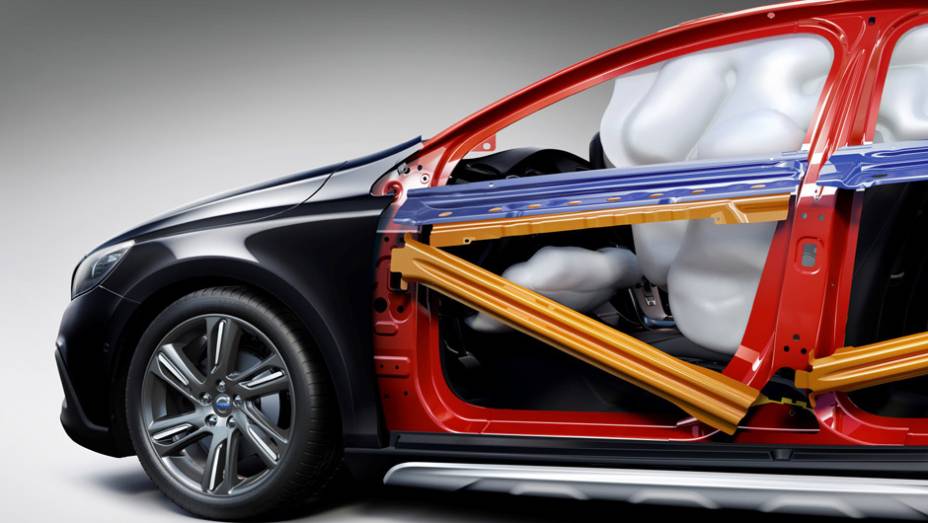 A seguran&ccedil;a, uma das marcas registradas da Volvo, tamb&eacute;m aparece no V40 Cross Country: s&oacute; de airbags s&atilde;o sete bolsas infl&aacute;veis | <a href="https://beta-develop.quatrorodas.abril.com.br/noticias/fabricantes/volvo-v40-cross-country-chega-ao-brasil-777066.shtml" rel="migration"></a>