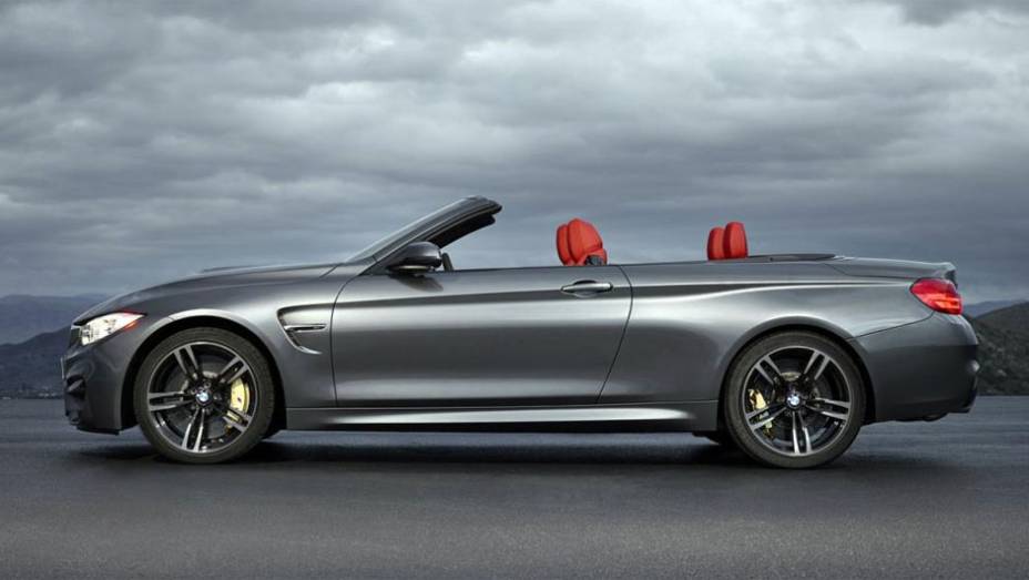 Modelo estreia no Salão de Nova York | <a href="https://beta-develop.quatrorodas.abril.com.br/noticias/saloes/new-york-2014/bmw-revela-m4-conversivel-778791.shtml" rel="migration">Leia mais</a>
