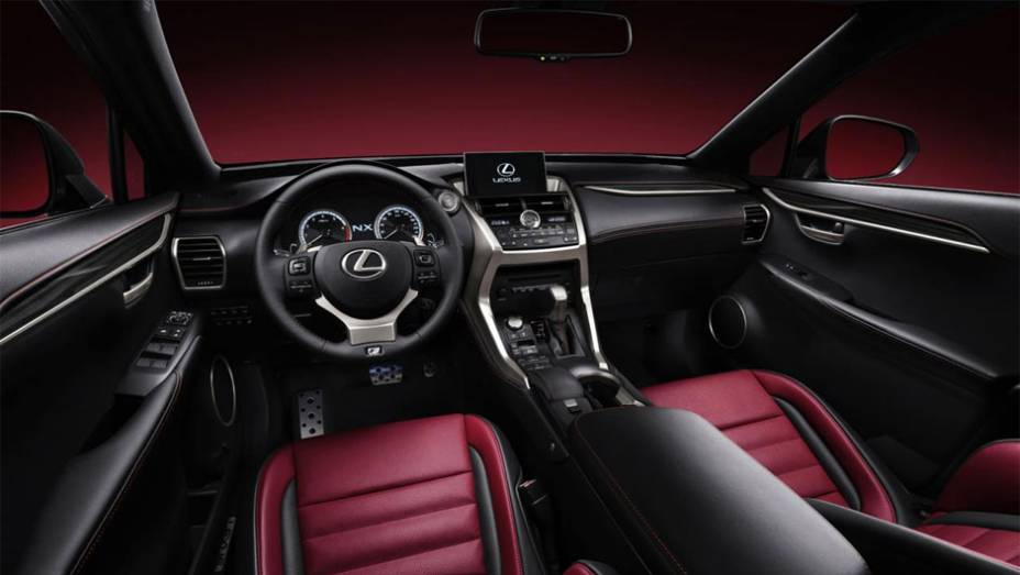 Detalhe do interior do novo Lexus NX | <a href="https://beta-develop.quatrorodas.abril.com.br/noticias/fabricantes/lexus-revela-nx-2015-tres-opcoes-motores-tracao-integral-779496.shtml" rel="migration">Leia mais</a>