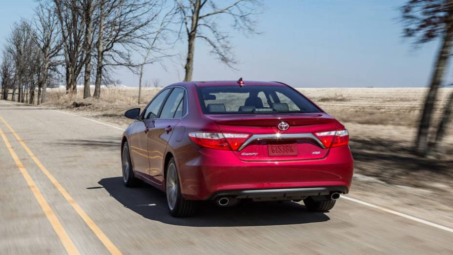 Não há previsão de quando (e se) o novo Camry chegará ao Brasil | <a href="https://beta-develop.quatrorodas.abril.com.br/noticias/saloes/new-york-2014/toyota-mostra-novo-camry-779950.shtml" rel="migration">Leia mais</a>