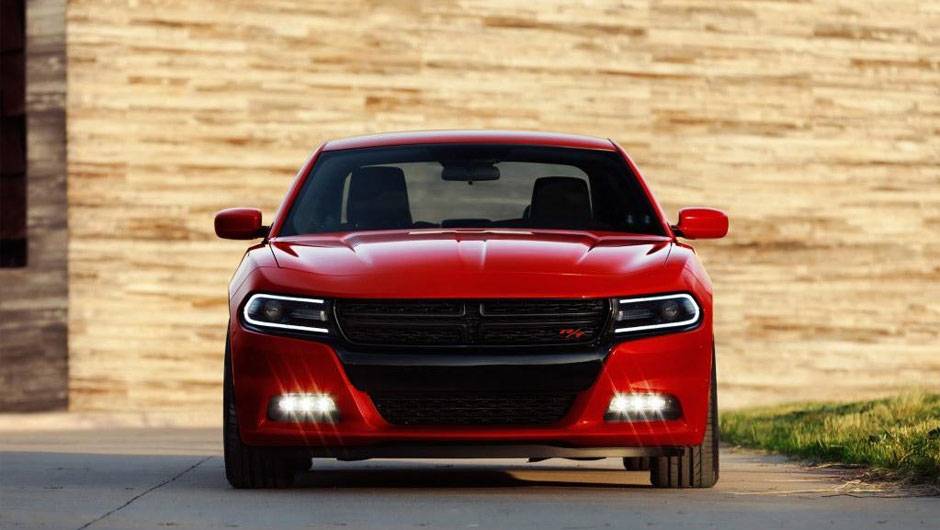 A reestiliza&ccedil;&atilde;o significativa da Dodge feita no Charger come&ccedil;a com um painel frontal inspirado no Dart, combinado com uma grade mais estreita e far&oacute;is mais arredondados | <a href="https://beta-develop.quatrorodas.abril.com.br/noticias/saloes/new-york-2014/dodge-mostra-" rel="migration"></a>