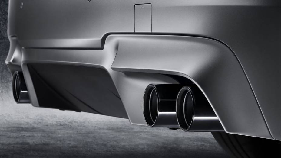 O carro ter&aacute; ainda pacote de competi&ccedil;&atilde;o, opcional na vers&atilde;o padr&atilde;o do M5, suspens&atilde;o rebaixada em 10 mm, modo M Dynamic reprogramado, barras anti-rolagem | <a href="https://beta-develop.quatrorodas.abril.com.br/noticias/fabricantes/bmw-revela-30-jahre-m5-edicao-especial" rel="migration"></a>