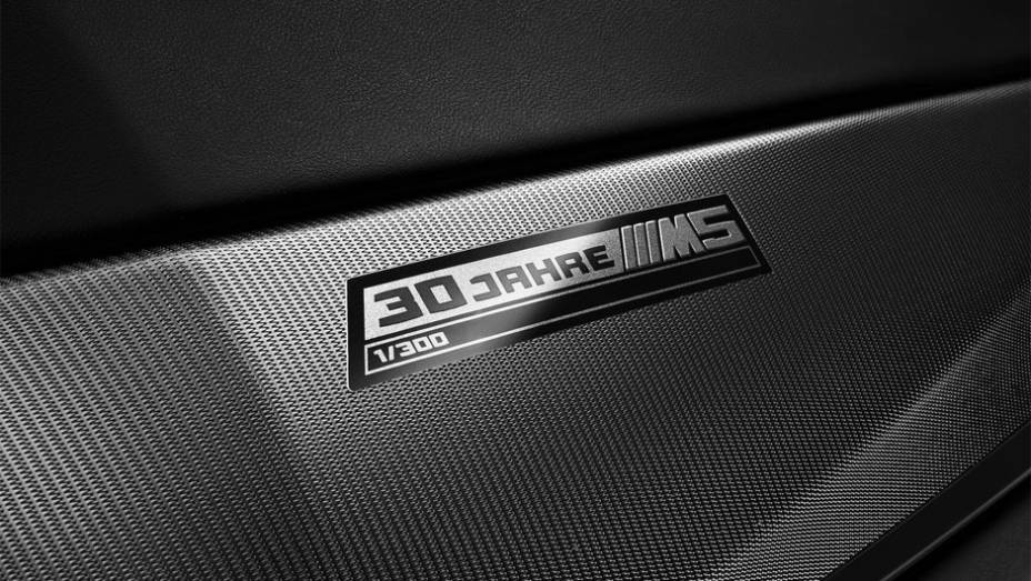 Apenas 300 unidades ser&atilde;o produzidas | <a href="https://beta-develop.quatrorodas.abril.com.br/noticias/fabricantes/bmw-revela-30-jahre-m5-edicao-especial-781848.shtml" rel="migration">Leia mais</a>