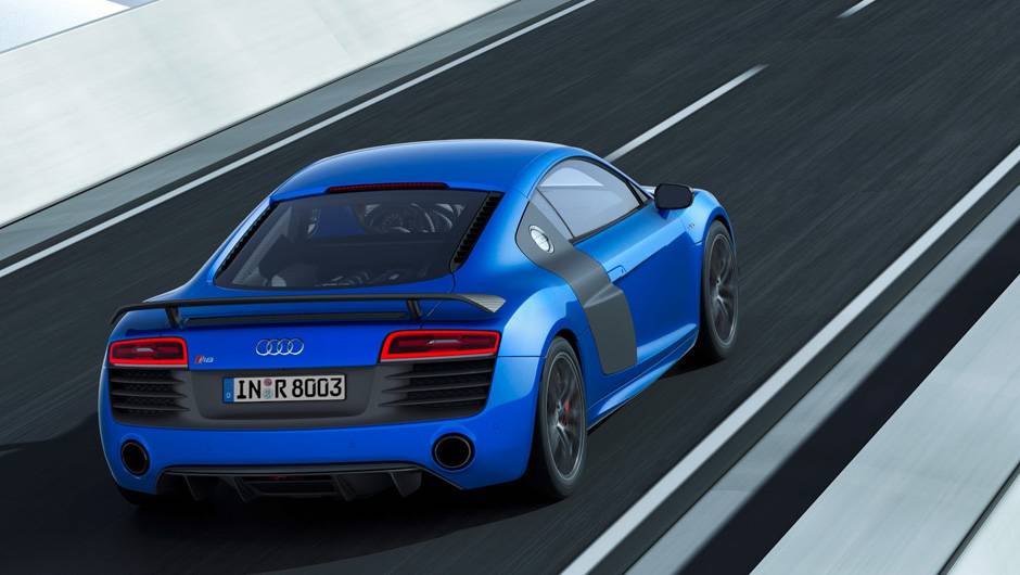 O carro acelera de 0 a 100 km/h em 3,4 segundos e alcan&ccedil;a a velocidade m&aacute;xima de 320 km/h | <a href="https://beta-develop.quatrorodas.abril.com.br/noticias/fabricantes/audi-apresenta-r8-lmx-782203.shtml" rel="migration">Leia mais</a>