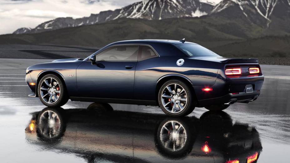 Ele modifica características como resposta da direção, tração e suspensão | <a href="https://beta-develop.quatrorodas.abril.com.br/noticias/fabricantes/dodge-revela-challenger-srt-srt-hellcat-783358.shtml" rel="migration">Leia mais</a>