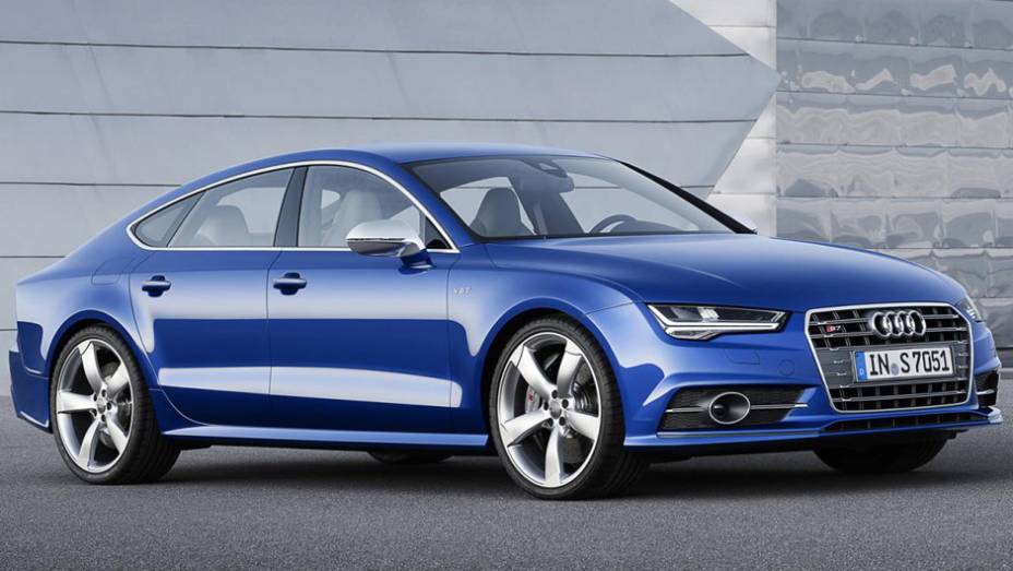 O modelo de performance S7 é equipado com bloco 4.0 TFSI de 444 cavalos de potência | <a href="https://beta-develop.quatrorodas.abril.com.br/noticias/fabricantes/audi-apresenta-novos-a7-s7-783598.shtml" rel="migration">Leia mais</a>